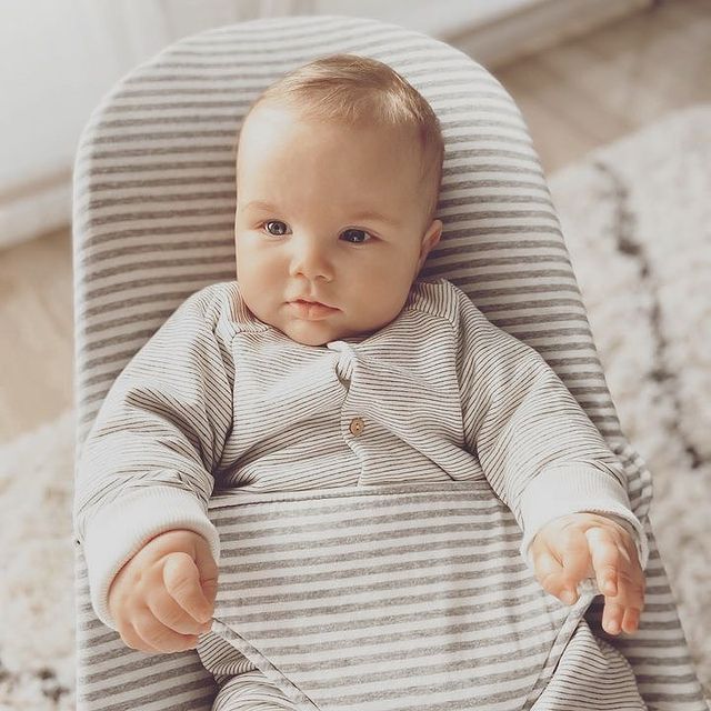 The cover for the BabyBjorn protects the baby bouncer’s original fabric from stains caused by leaks or scraps from the first baby food. You can wash it whenever you need and it’s really simple to place!